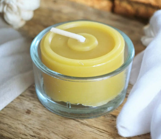 Bivaxvärmeljus 8 st och glaskopp 1 st